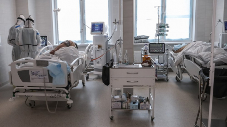 В Петербурге за сутки зафиксировали рекордные 3,4 тыс. новых КОВИД-больных