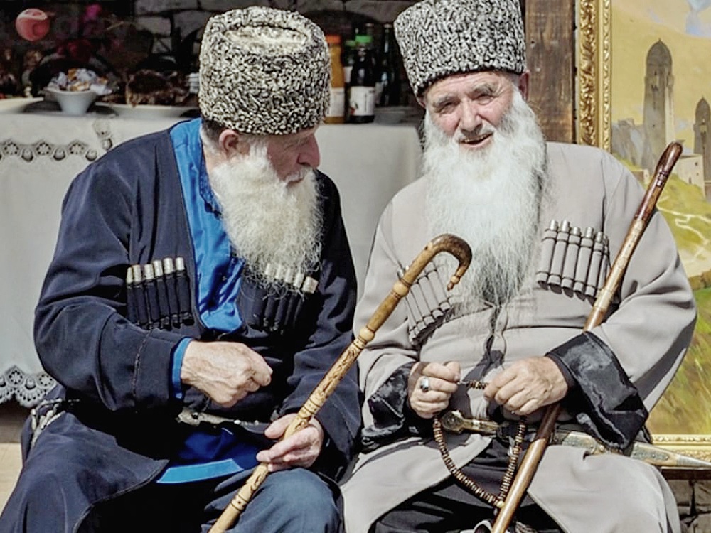 С солдатами, осквернившими воинский памятник на Кубани, побеседуют старейшины С солдатами, осквернившими воинский памятник на Кубани, побеседуют старейшины