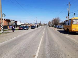 На трассе в Ростовской области водитель грузовика сбил 8-летнюю девочку На трассе в Ростовской области водитель грузовика сбил 8-летнюю девочку0