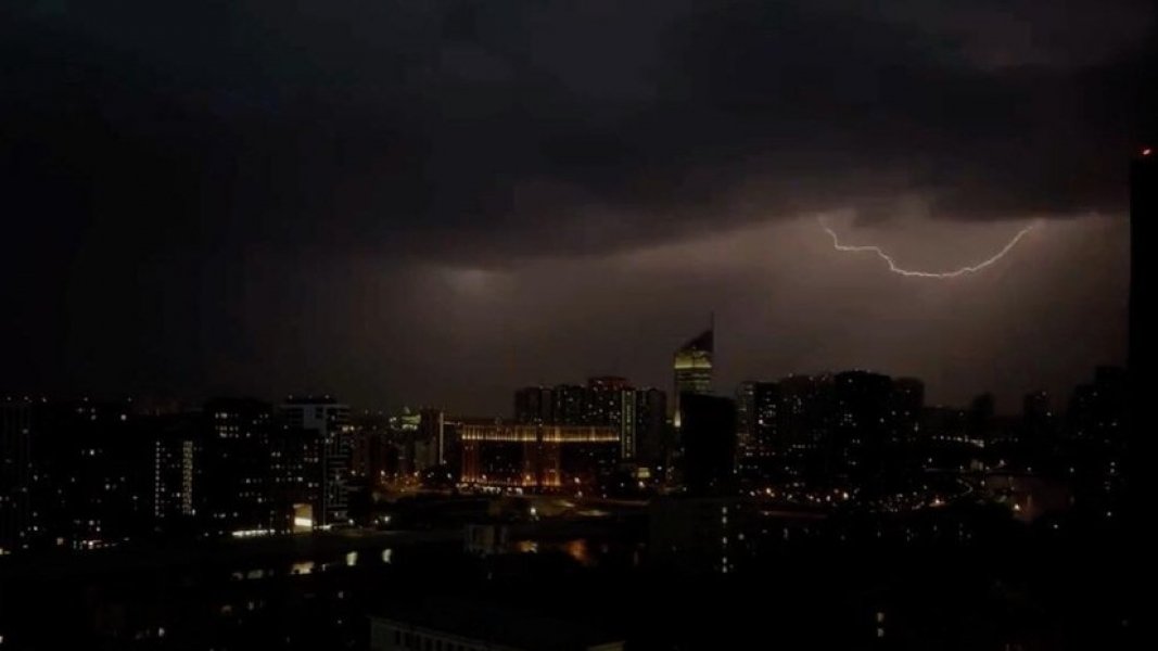Москвичам пообещали грозу и до +26 °C в пятницу Москвичам пообещали грозу и до +26 °C в пятницу