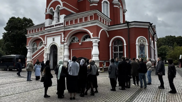 Прощание с известным журналистом России Вишневецким проходит в московском храме. Прощание с заслуженным журналистом России Вишневецким проходит в храме в Москве